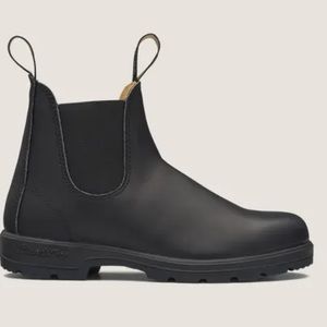 Blundstone black chelsea boots